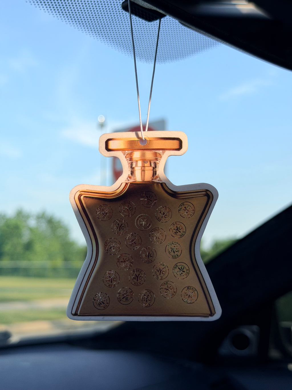 Warm Amber Rose & Sandalwood Car Air Freshener – Luxury Unisex Scent