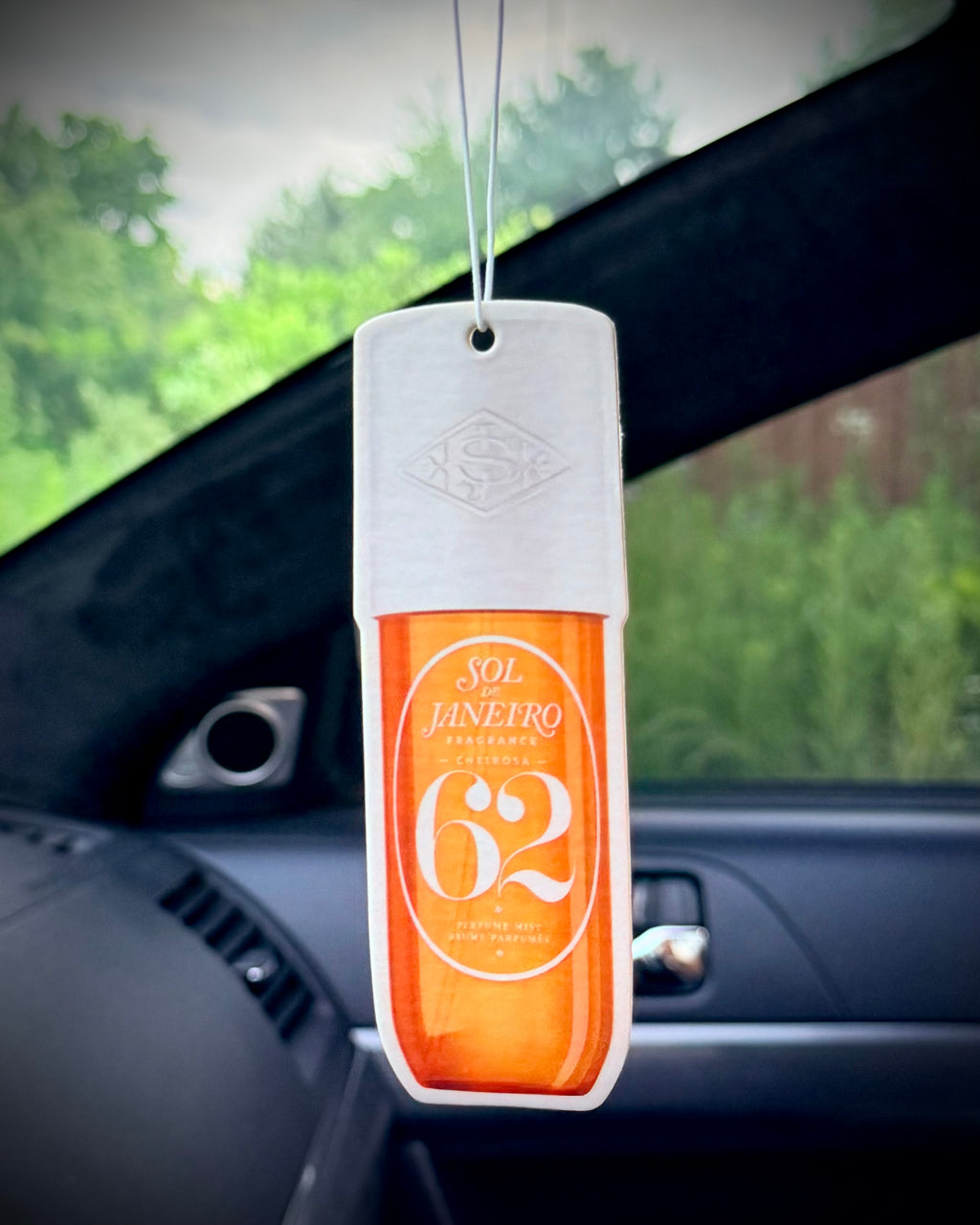 Golden Amber & Salted Caramel Car Air Freshener – Warm & Addictive Luxury Scent
