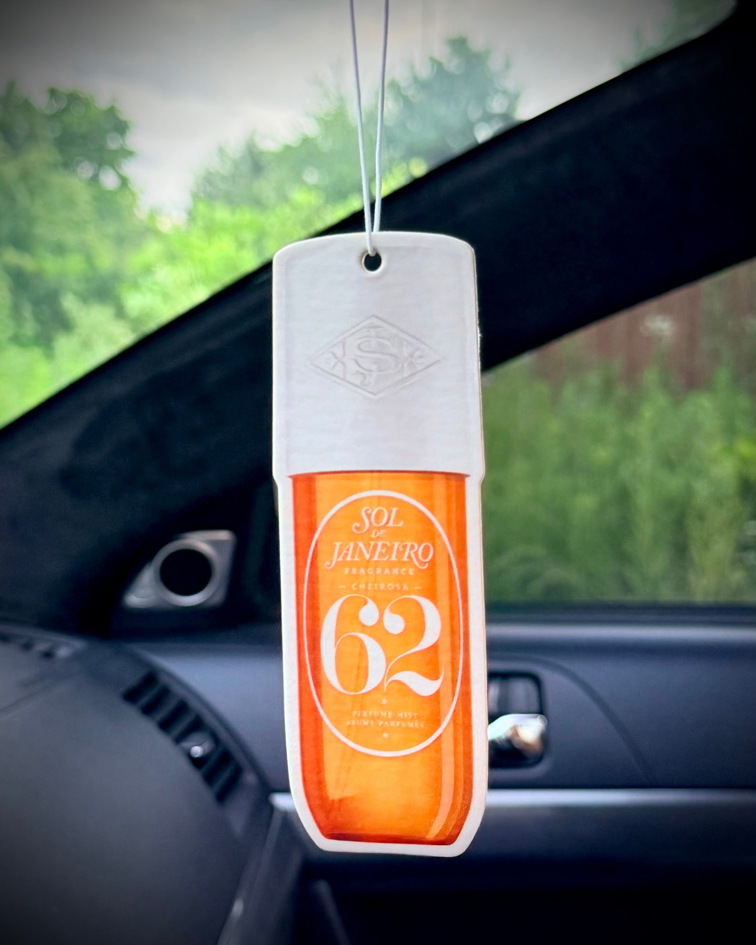 Golden Amber & Salted Caramel Car Air Freshener – Warm & Addictive Luxury Scent