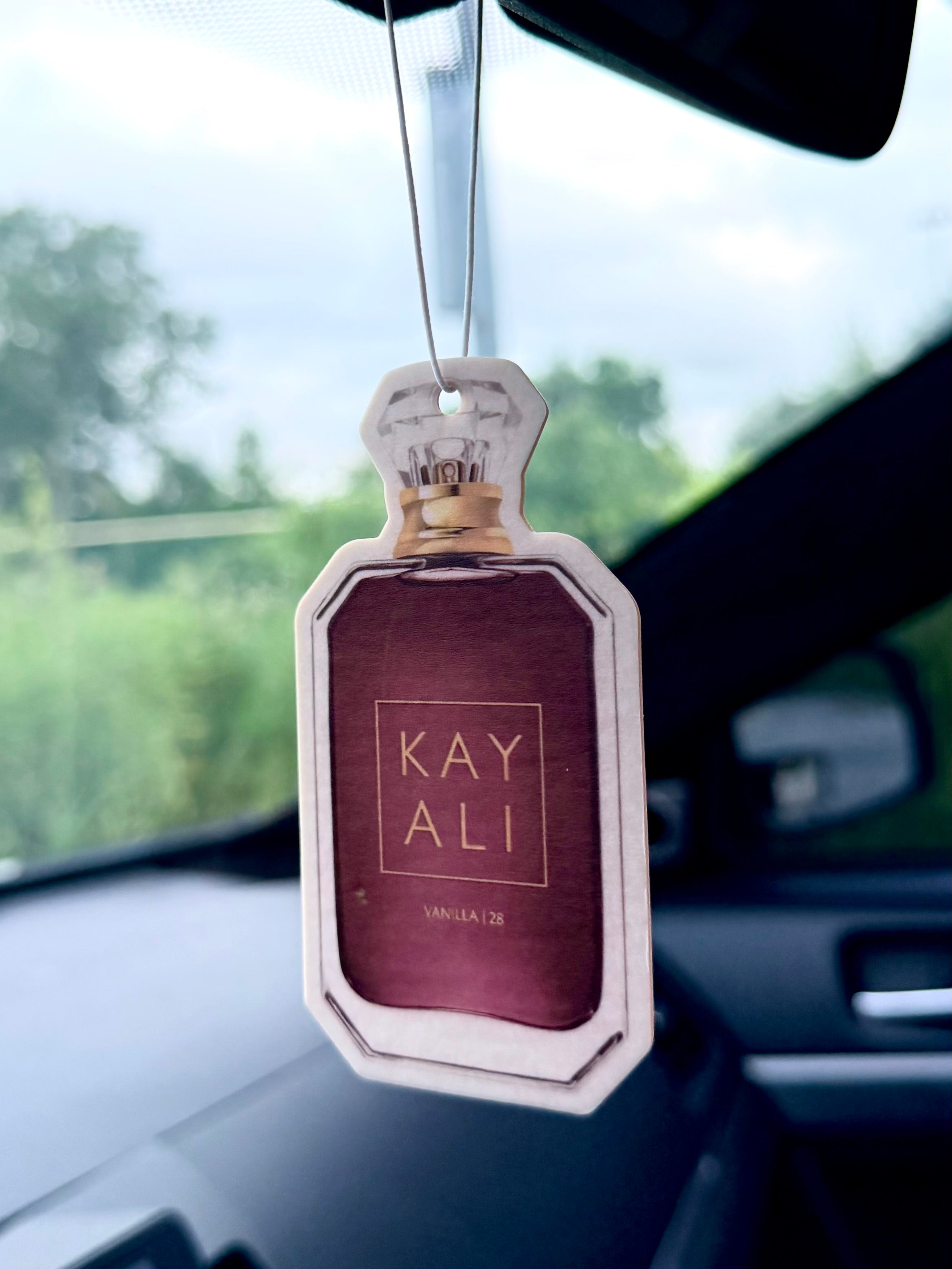 Rich Vanilla & Sandalwood Car Air Freshener – Warm & Creamy Luxury Scent